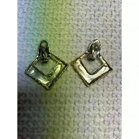 Costume Clip-on Earrings - Picture 7 of 10